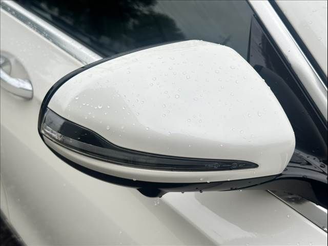 MERCEDES BENZ E class sedan