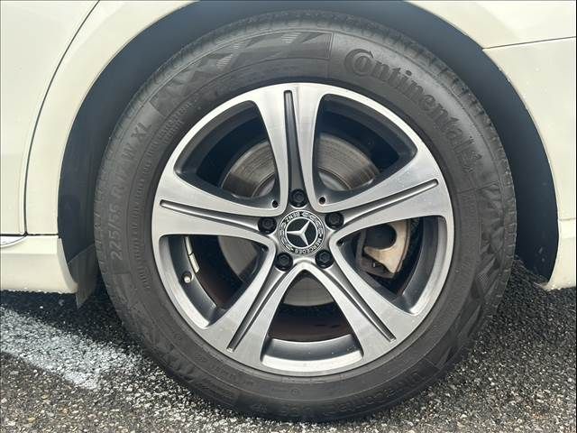 MERCEDES BENZ E class sedan
