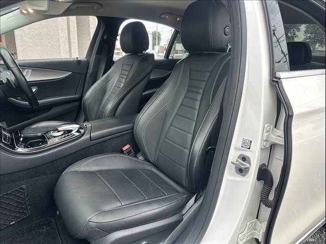 MERCEDES BENZ E class sedan