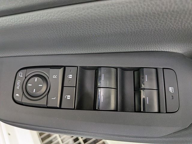 PRIUS 4WD