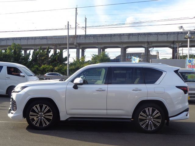 LEXUS LX600
