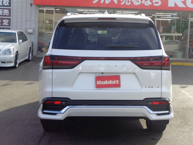 LEXUS LX600