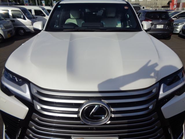 LEXUS LX600