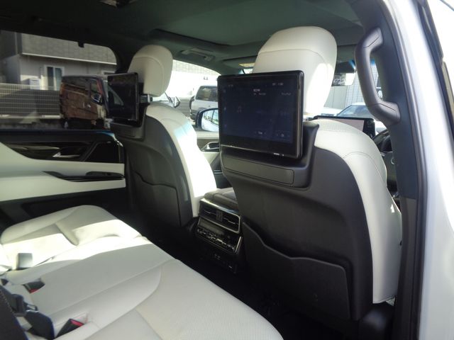 LEXUS LX600