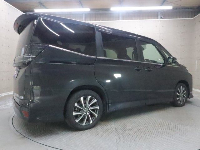 VOXY HYBRID