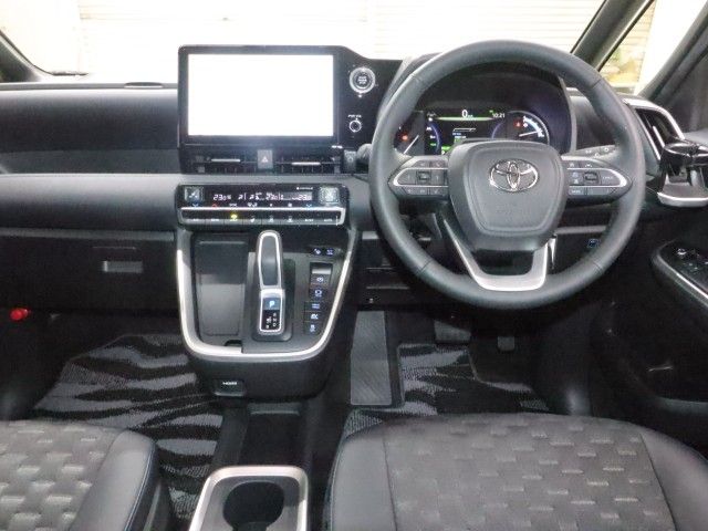 VOXY HYBRID