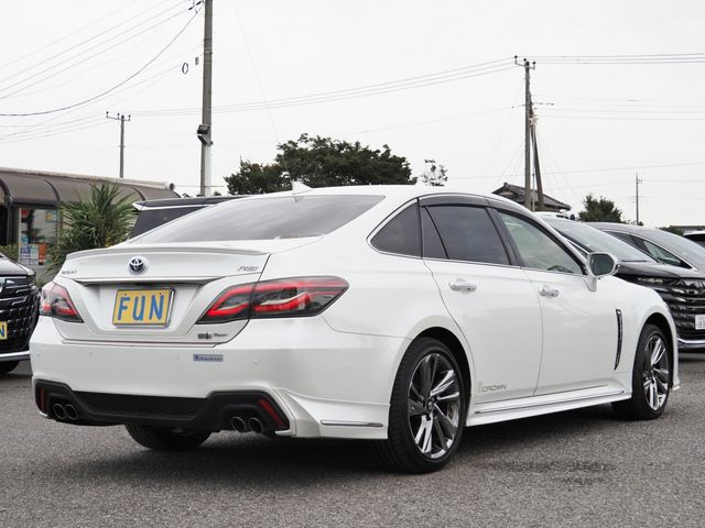 CROWN sedan hybrid 4WD