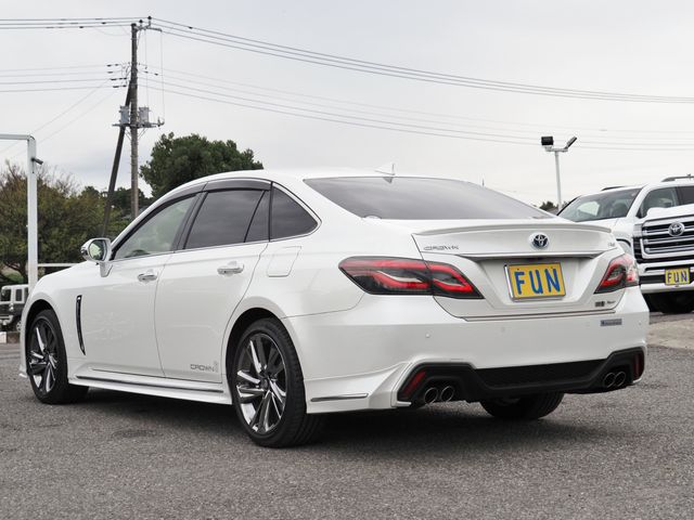 CROWN sedan hybrid 4WD