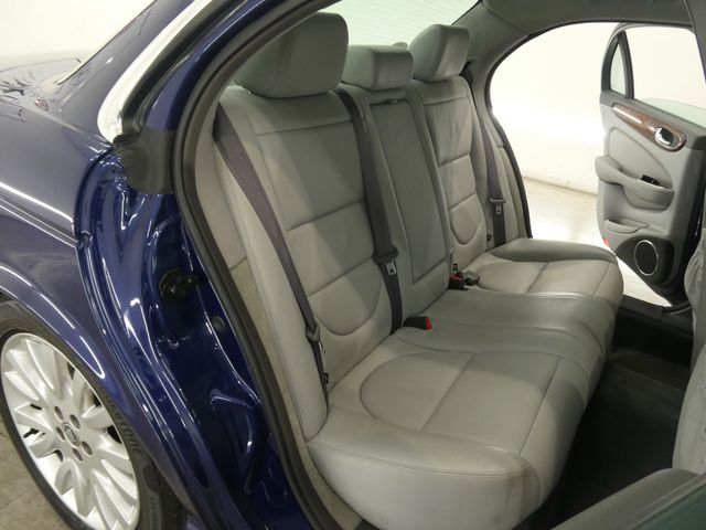 JAGUAR XJseries sedan