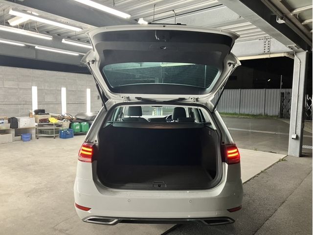 VOLKSWAGEN GOLF VARIANT