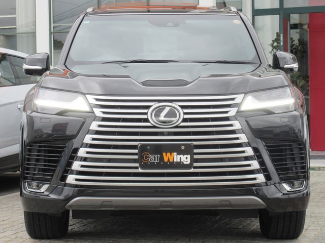 LEXUS LX600