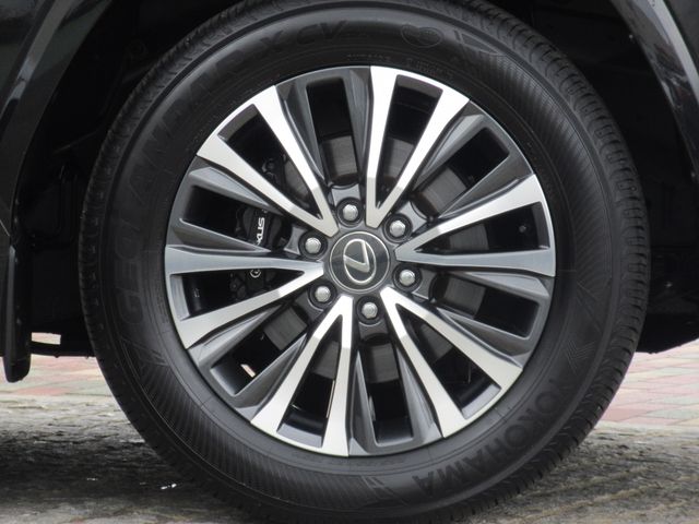 LEXUS LX600