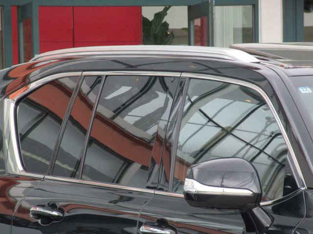 LEXUS LX600