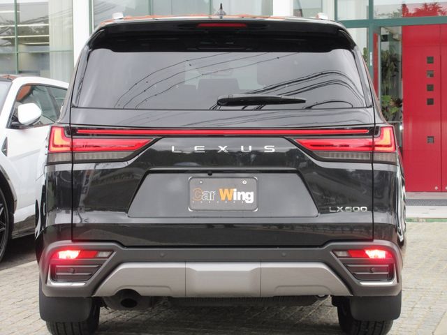 LEXUS LX600