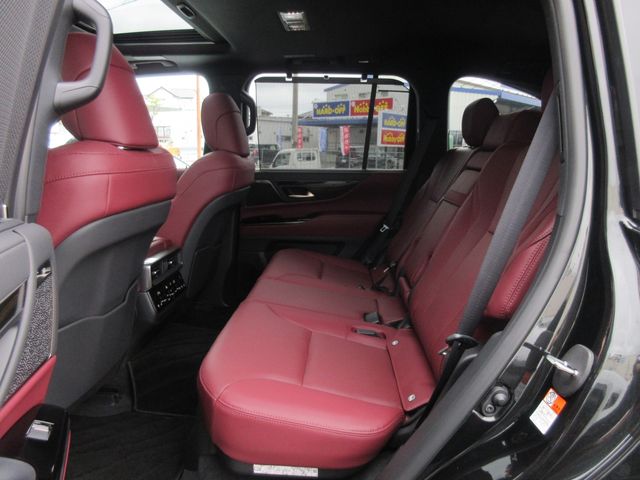 LEXUS LX600