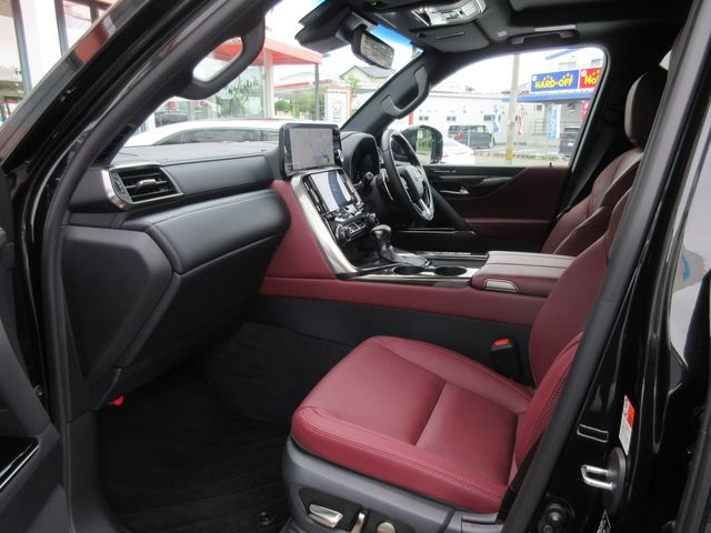 LEXUS LX600