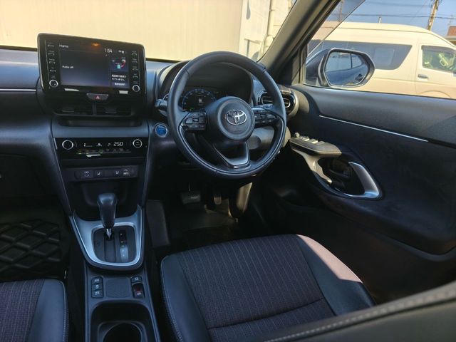 YARIS CROSS HYBRID