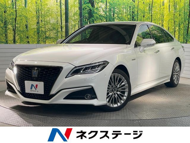CROWN sedan hybrid