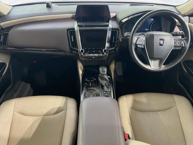 CROWN sedan hybrid