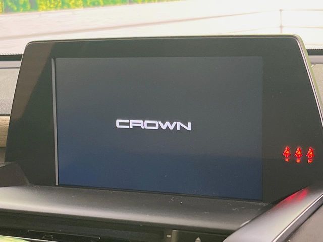 CROWN sedan hybrid