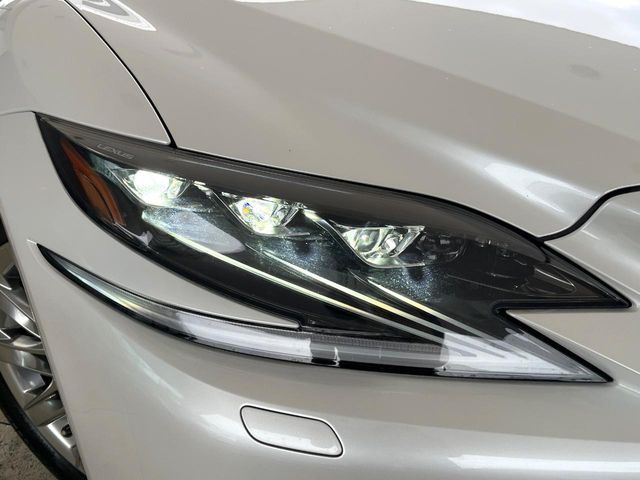 LEXUS LS500h 4WD