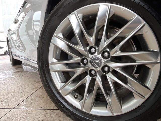 LEXUS LS500h 4WD