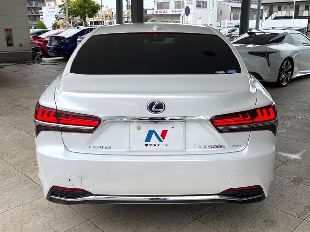 LEXUS LS500h 4WD