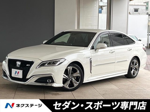 CROWN sedan hybrid
