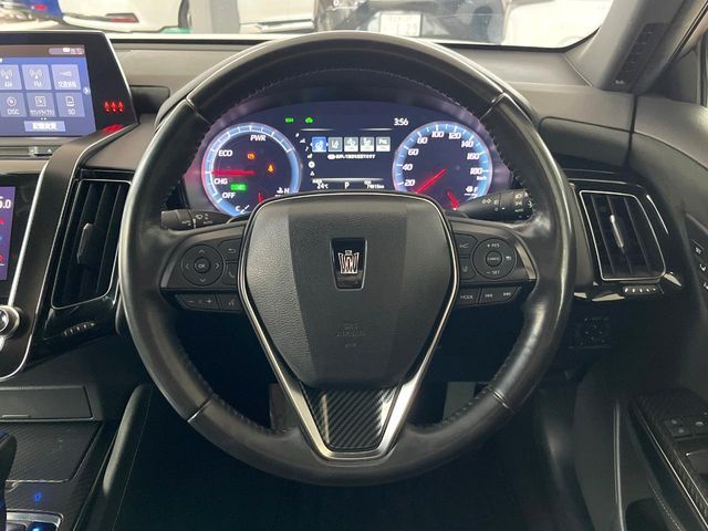 CROWN sedan hybrid