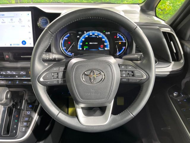 VOXY HYBRID
