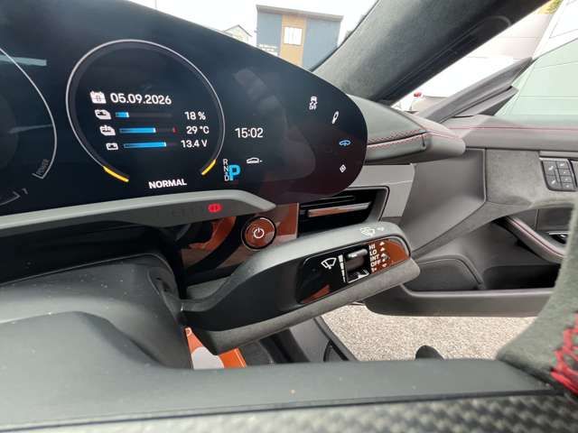 PORSCHE Taycan