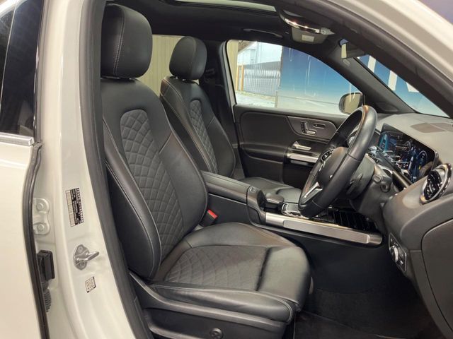 MERCEDES BENZ GLB