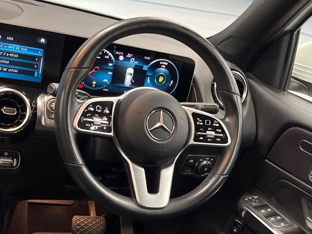 MERCEDES BENZ GLB