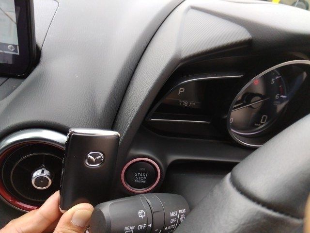 MAZDA2