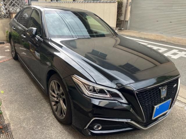 CROWN sedan hybrid