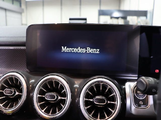 MERCEDES BENZ GLB