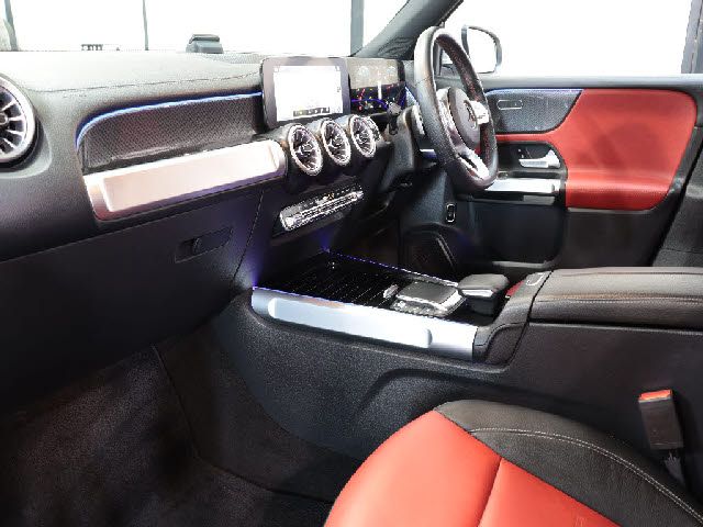MERCEDES BENZ GLB