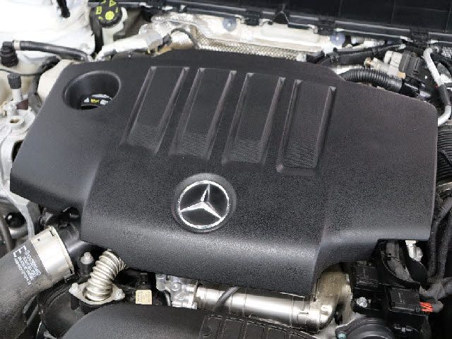 MERCEDES BENZ GLB