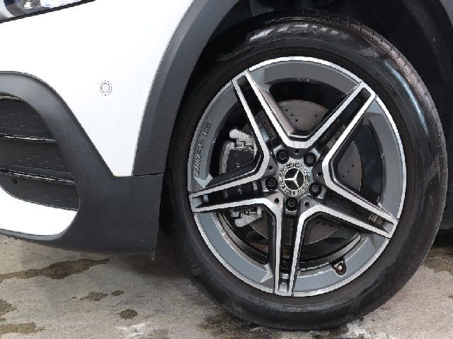 MERCEDES BENZ GLB