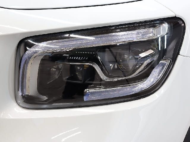 MERCEDES BENZ GLB
