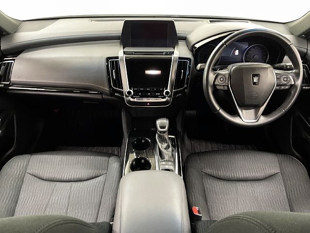 CROWN sedan hybrid