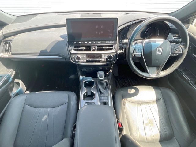 CROWN sedan hybrid