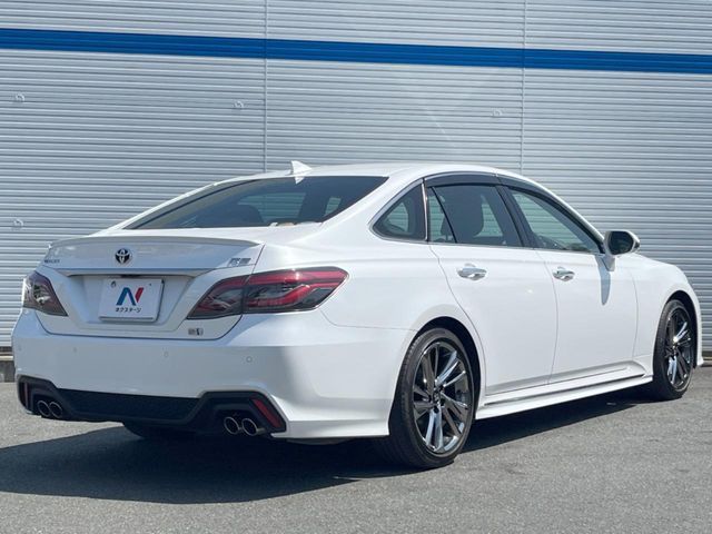 CROWN sedan hybrid