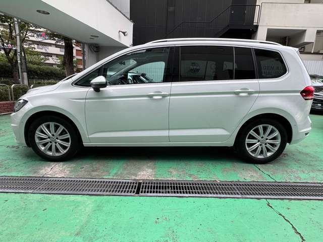 VOLKSWAGEN GOLF TOURAN
