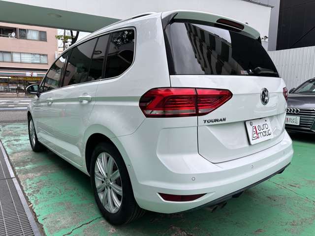 VOLKSWAGEN GOLF TOURAN