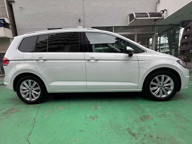 VOLKSWAGEN GOLF TOURAN