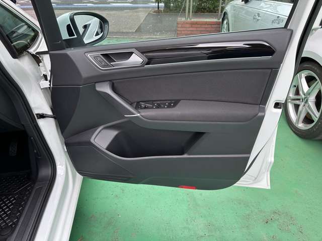VOLKSWAGEN GOLF TOURAN