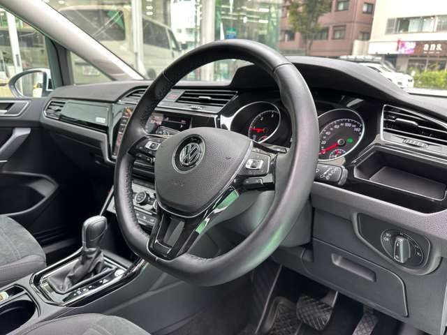 VOLKSWAGEN GOLF TOURAN