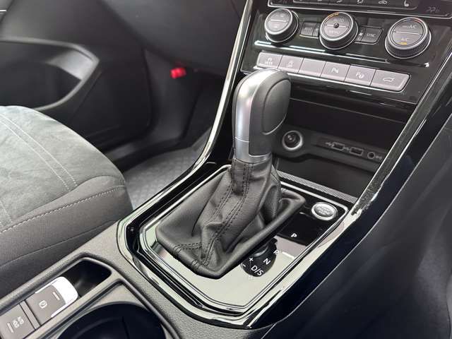 VOLKSWAGEN GOLF TOURAN