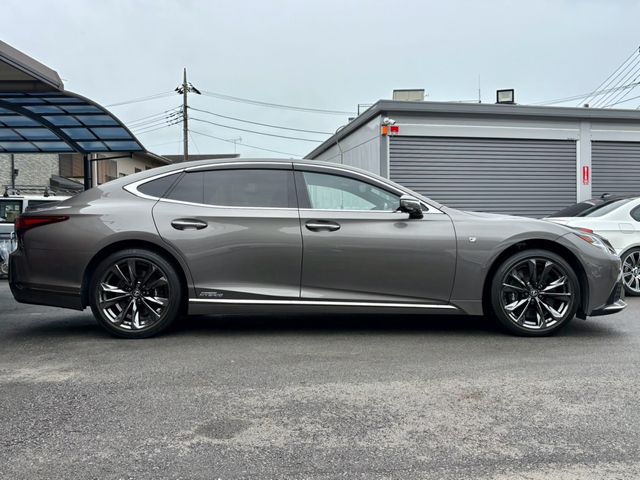 LEXUS LS500h 4WD